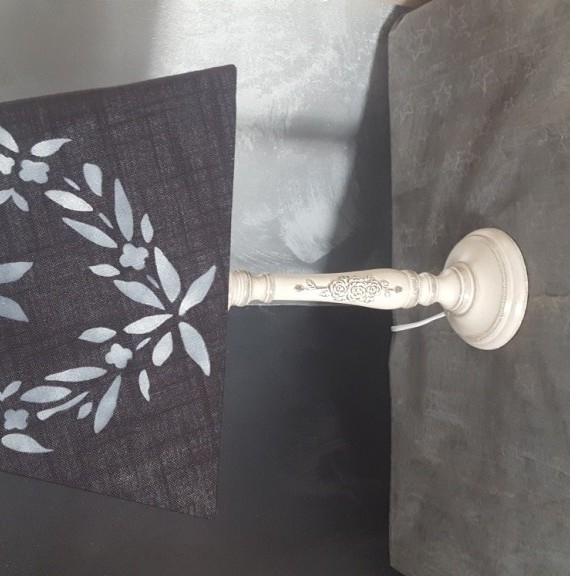 augredupinceau_lampe_abat jour noir_pochoir coeur 2